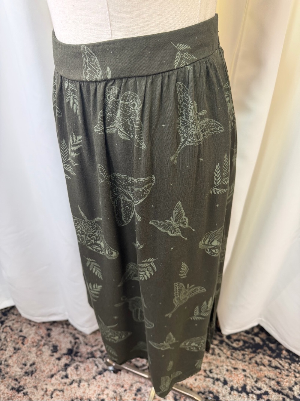 Disturbia ‘Callopistria Moth Print Midi Skirt’ in Olive Green Size 10 - Picture 10 of 16